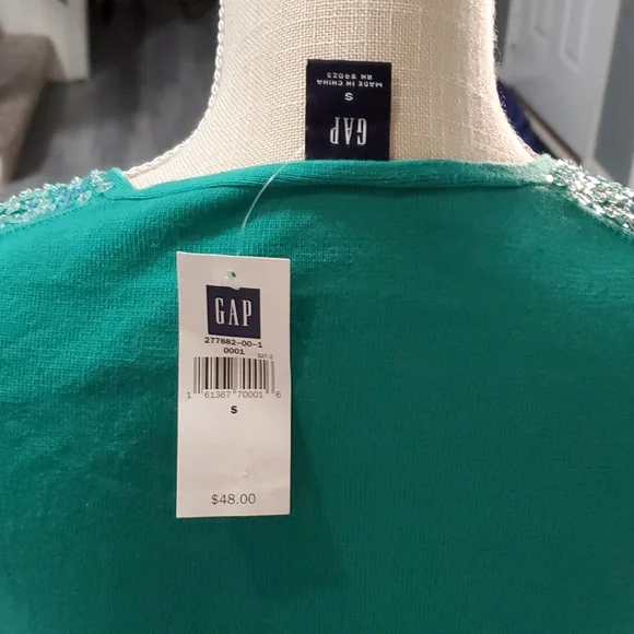 NWT GAP GORGEOUS SWEATER - Picture 3 of 5